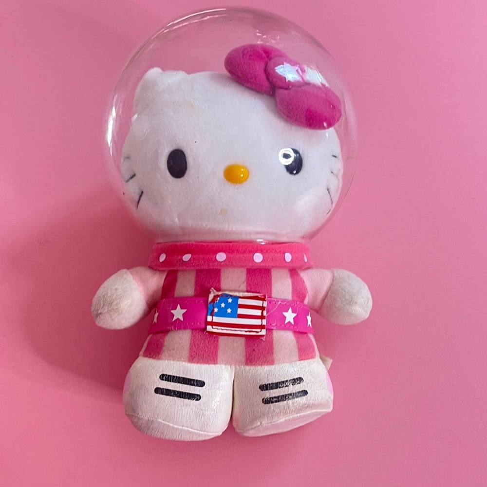 HELLO KITTY ASTRONAUT PLUSH doll 2011
SANRIO